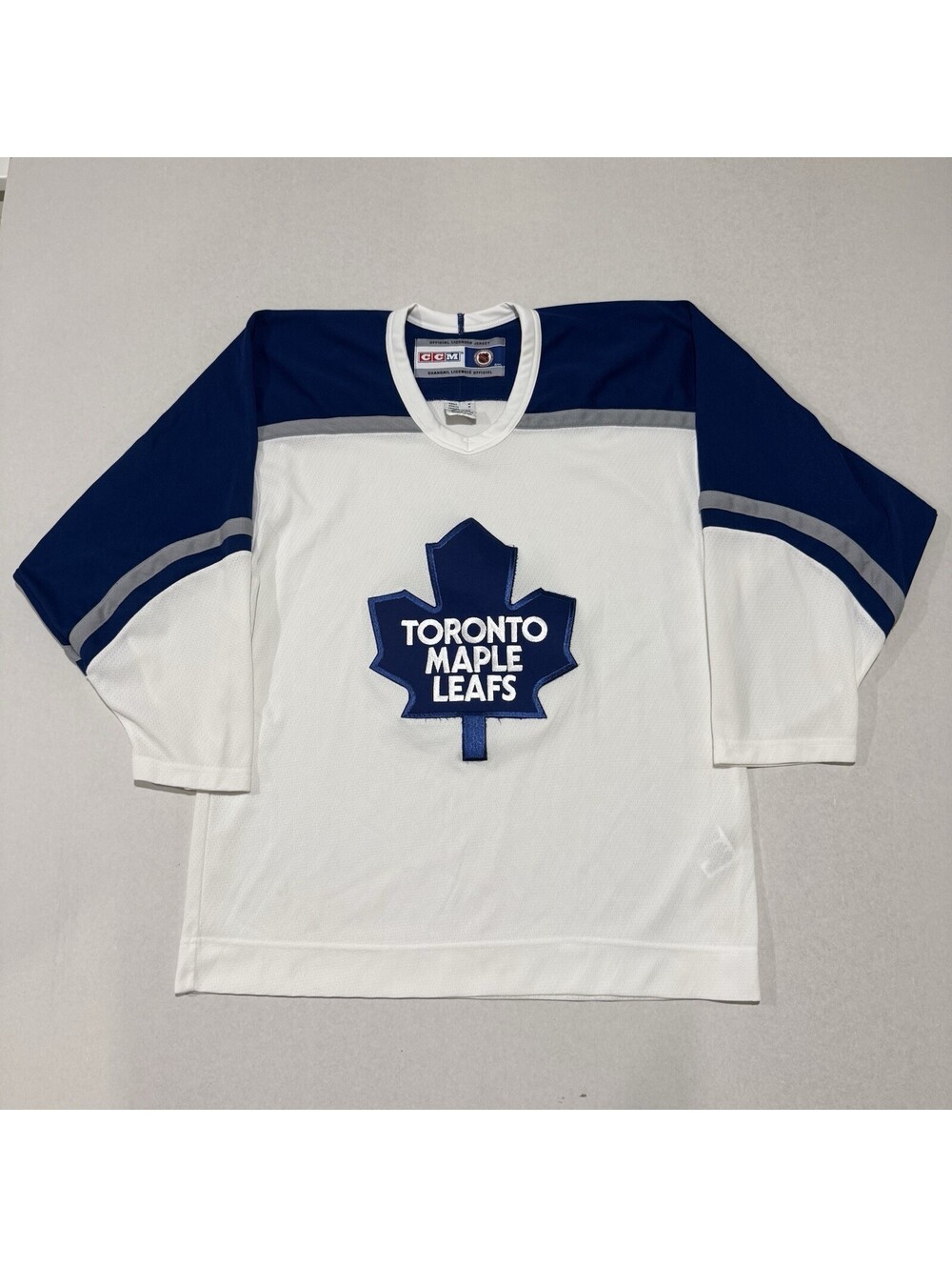 Vintage 90s Toronto Maple Leafs Jersey Size Medium NHL Hockey CCM Men’s